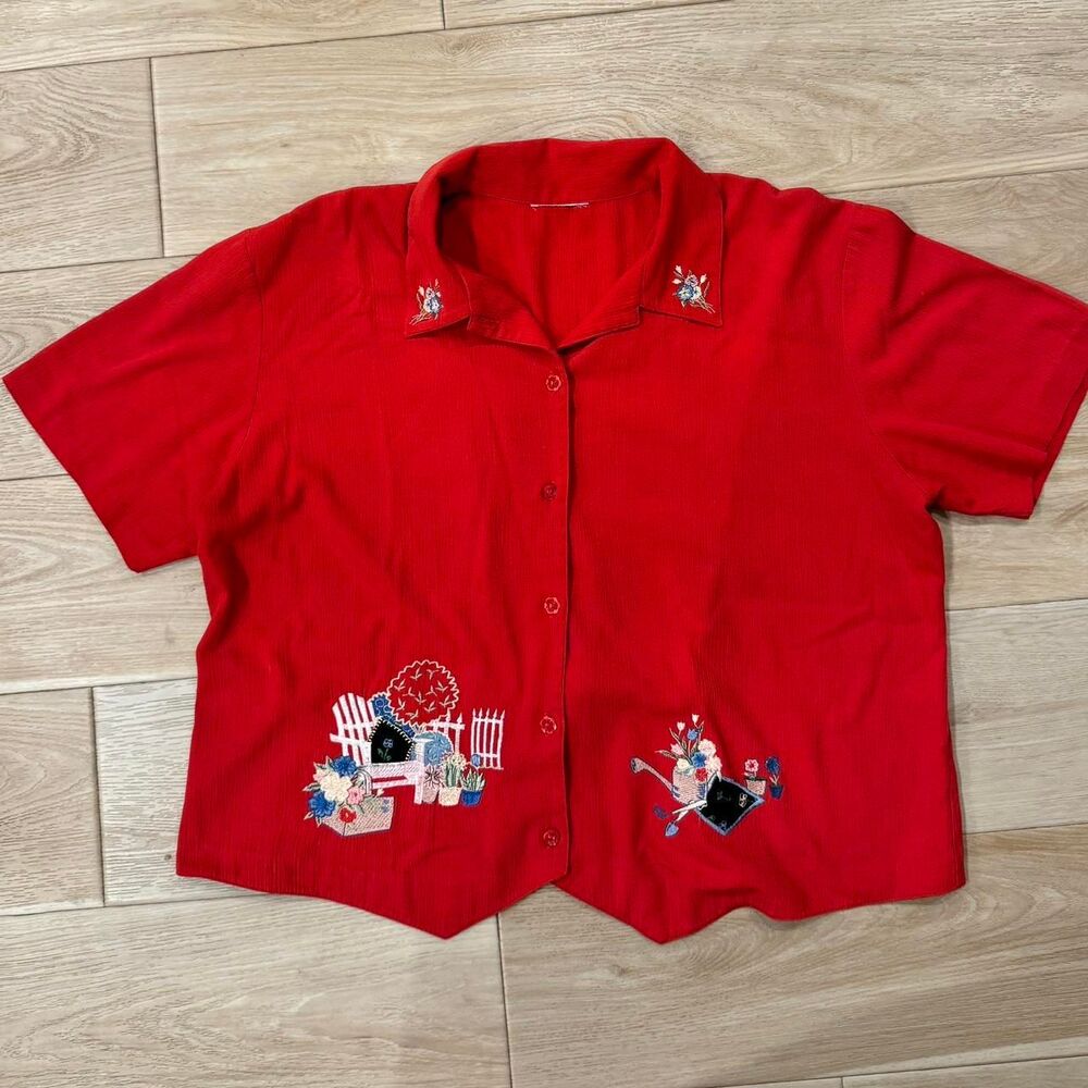 Vintage Size XL Unbranded Women's Red Shirt (handstitched?)